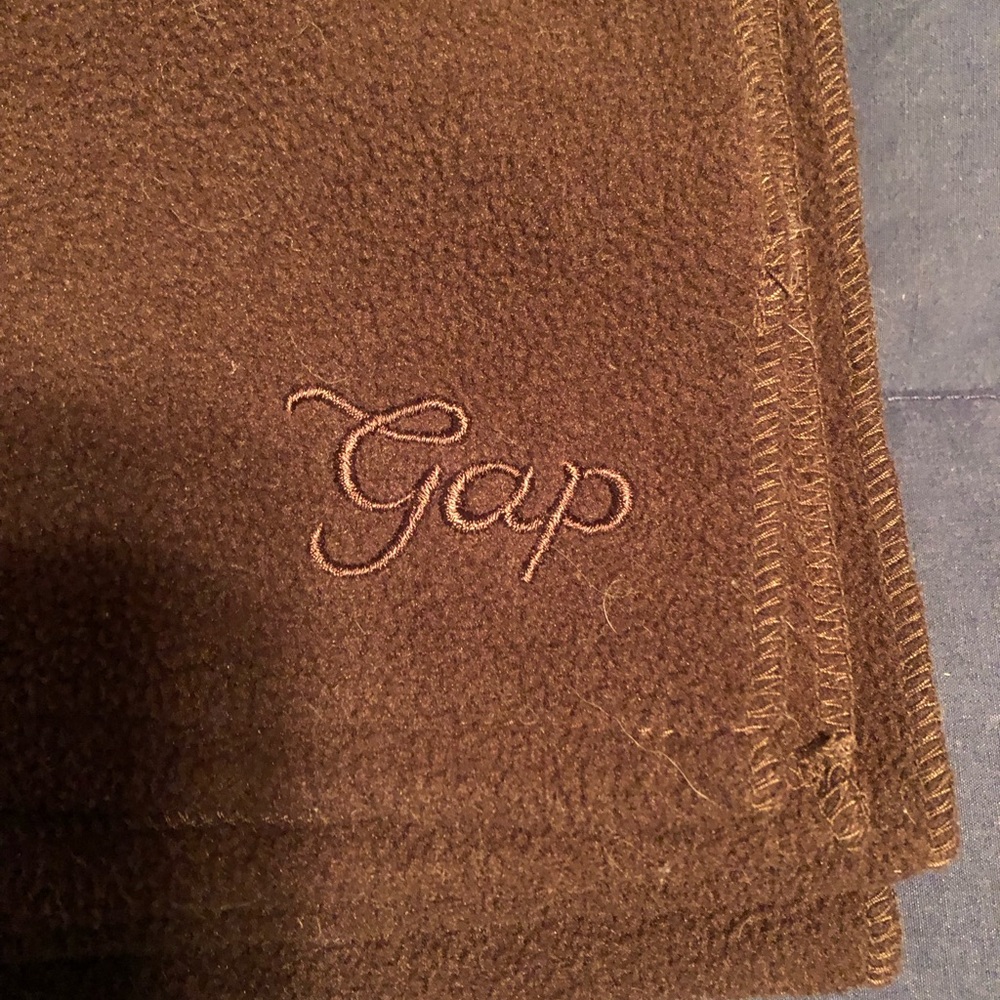 Brown gap scarf